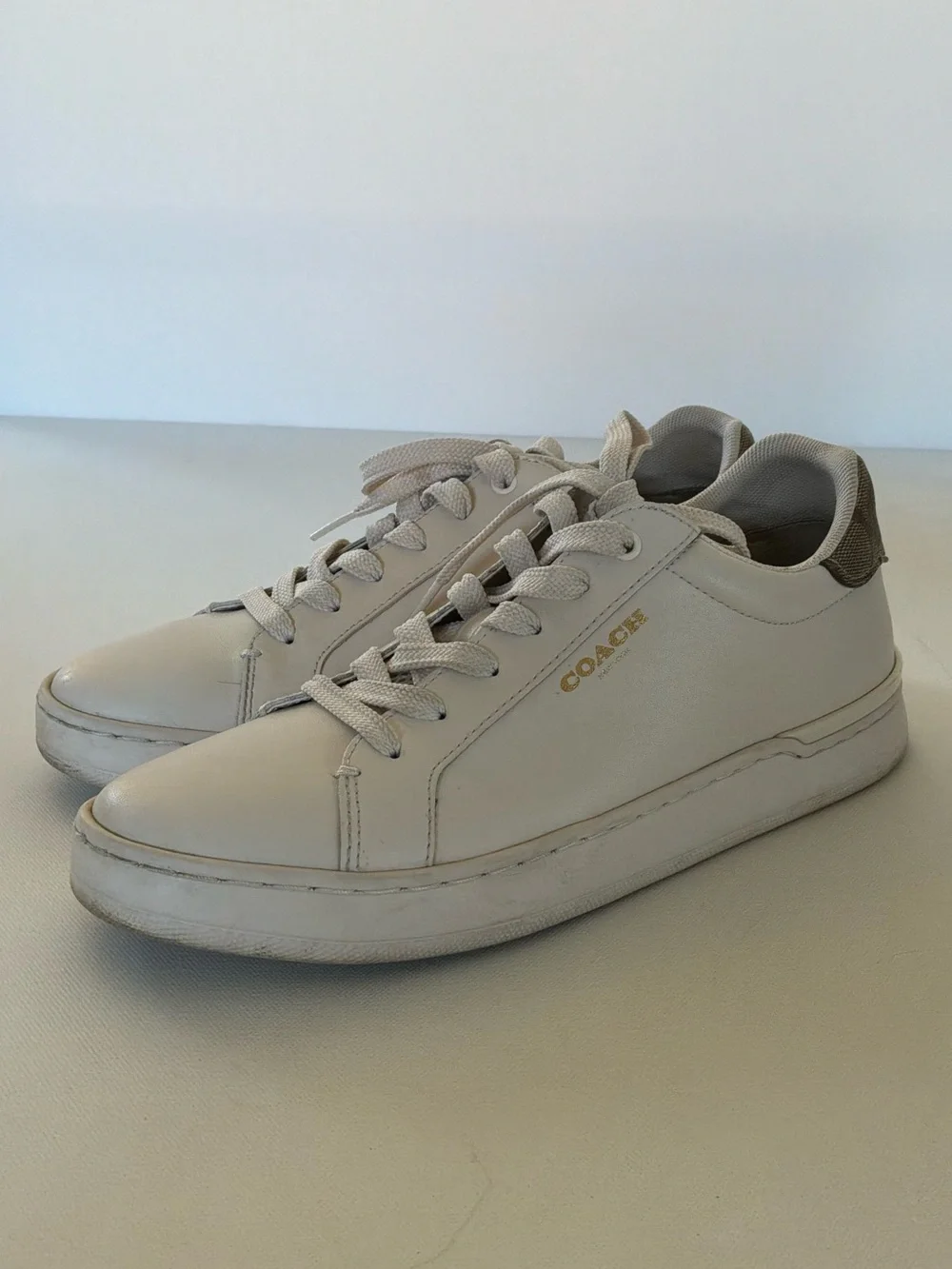 Coach Low Top Leather Sneakers White Signature Heel Women’s Size 8B with Box